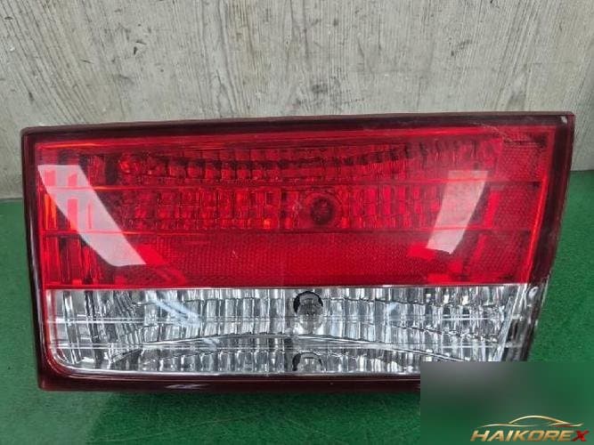 Hyundai Sonata 2007 — накладка крышки багажника с фонарём (92404-3K0)