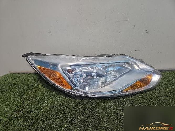 Ford Focus 2012 — фара правая