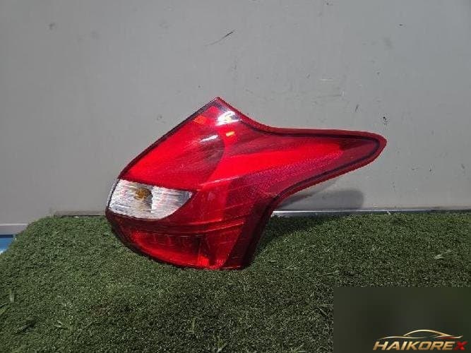 Ford Focus 2012 — фонарь задний комбинированный правый (пассажирский)