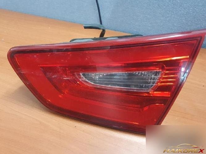 Kia K5 2013 — накладка крышки багажника с фонарём (правая)
