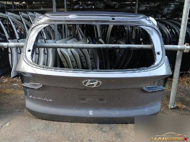 Hyundai Santa Fe 2020 — крышка багажника 1