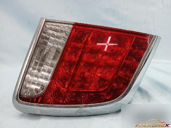 Kia Sorento 2010 — накладка крышки багажника левая 2