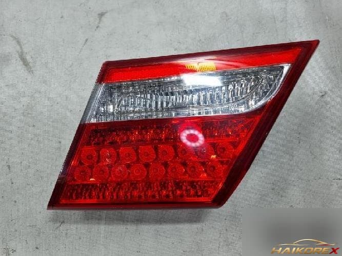 Hyundai Grandeur 2010 — накладка крышки багажника с фонарём (правая)