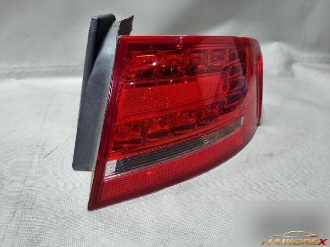 Audi A4 2010 - комбинированный задний фонарь правый (пассажирский)