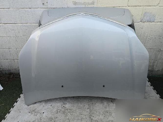 Cadillac SRX 2011 — капот