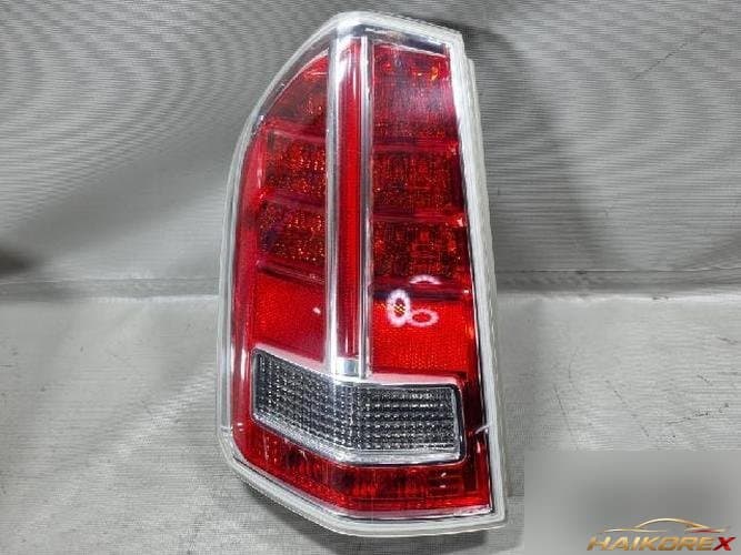 Chrysler 300 2013 — комбинированный задний фонарь левый