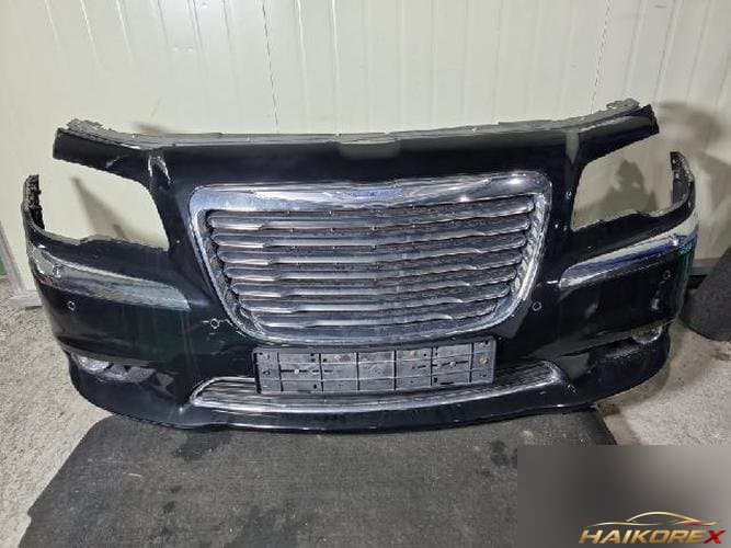 Chrysler 300 2013 — передний бампер