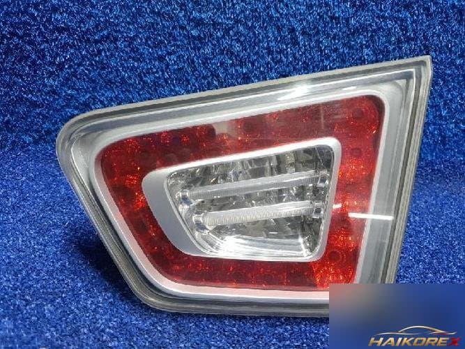 Kia Forte 2013 — накладка крышки багажника с фонарём 924041Q