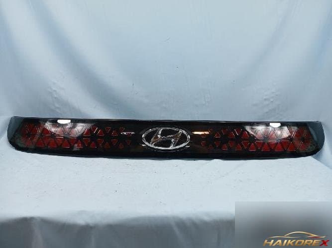 Hyundai Casper 2022 — накладка крышки багажника с фонарём (92401-O6100)