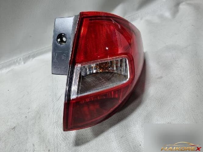 Renault QM5 2008 — задний комбинированный фонарь правый (пассажирский)