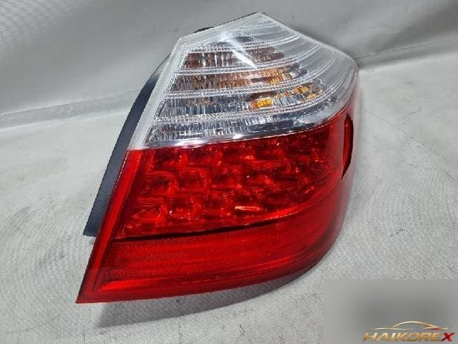 Hyundai Genesis 2010 — фонарь задний комбинированный правый (пассажирский)