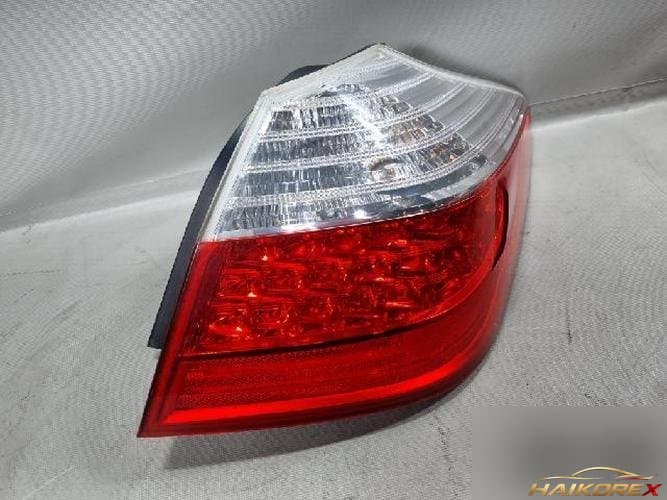 Hyundai Genesis 2008 — комбинированный задний фонарь правый (пассажирский)