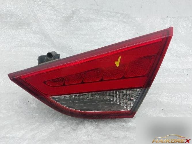 Hyundai Sonata 2013 — накладка крышки багажника с фонарём (правая) 92404-3S3