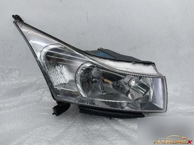 Chevrolet Cruze 2012 — фара передняя правая