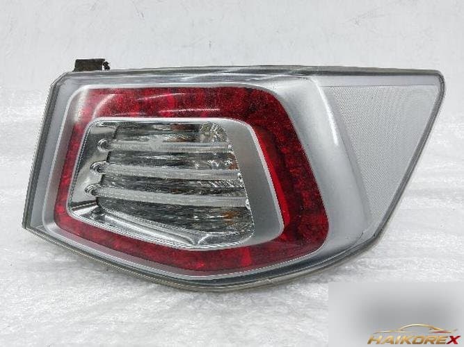 Kia Forte 2010 — комбинированный задний фонарь правый (светофор, подсветка номера, противотуманный) 92402-1Q