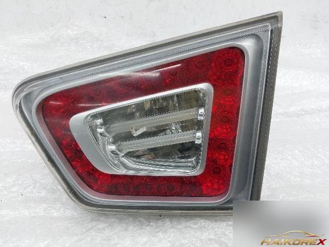 Kia Forte 2010 — накладка крышки багажника с фонарём RH 92404-1Q