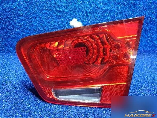 Kia Forte 2012 — накладка крышки багажника с фонарём подсветки номера