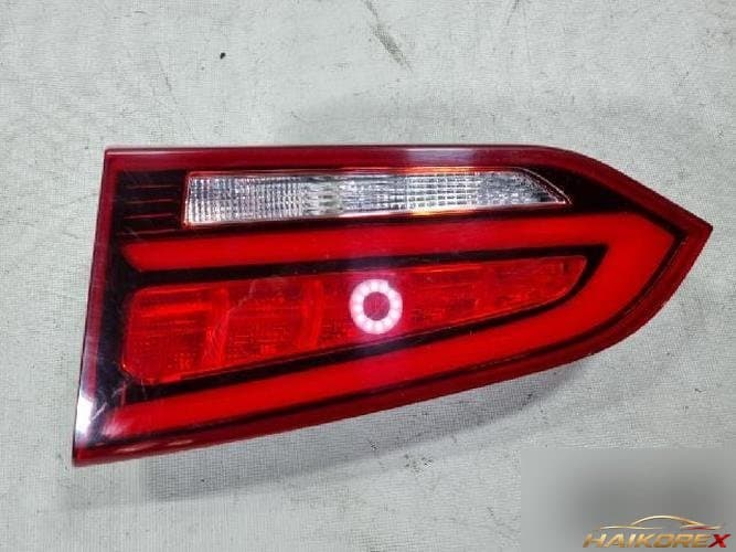 Hyundai Santa Fe 2016 — накладка крышки багажника с фонарём (правая)