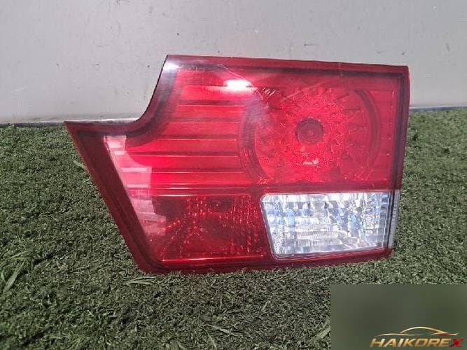 SsangYong Rexton 2007 — накладка крышки багажника с фонарём правая