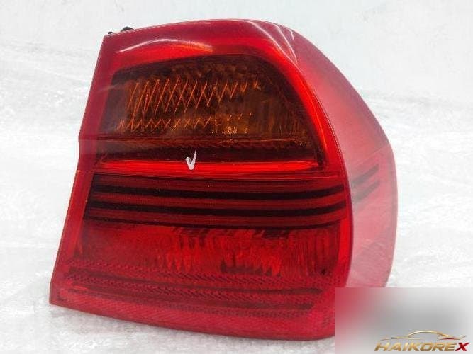 BMW 3 Series 2006 — задний комбинированный фонарь правый (со стороны пассажира)
