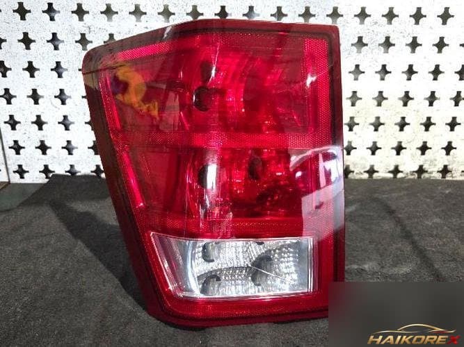 Jeep Grand Cherokee 2005 — комбинированный фонарь задний левый (водительский)