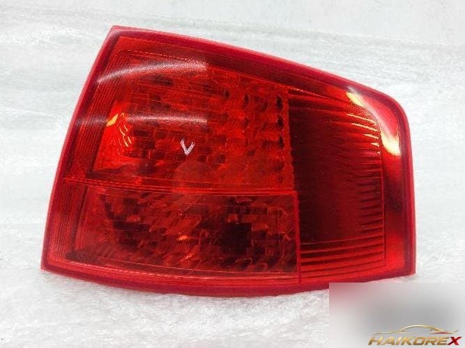 Audi A8 2007 — комбинированный задний фонарь правый (пассажирский) 4E0945096C
