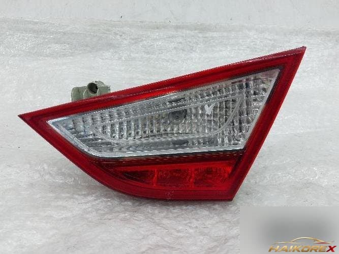 Hyundai Sonata 2012 — накладка крышки багажника с подсветкой номера (правая) 92404-3S1
