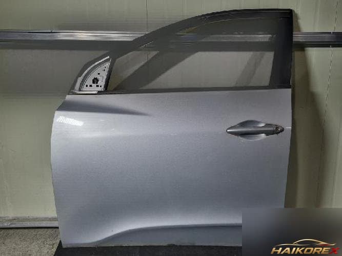 Hyundai Tucson 2010 — передняя дверь левая (водительская)