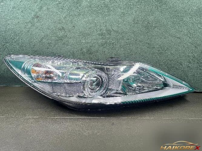 Hyundai Genesis 2010 — фара правая HID
