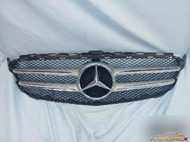 Mercedes-Benz C-класс W205 2018 — решётка радиатора передняя