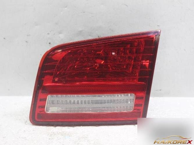 Kia Roche 2008 — накладка крышки багажника с фонарём 924062G0