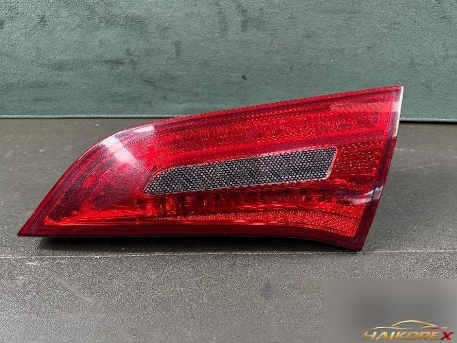 Kia K7 2011 — накладка крышки багажника с фонарём 5