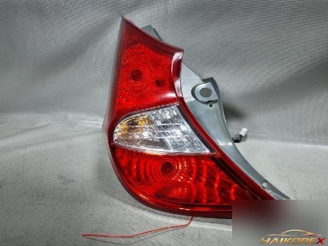 Hyundai Accent 2011 — комбинированный задний фонарь левый (сторона водителя)
