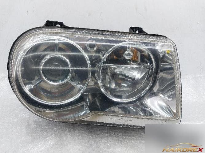 Chrysler 300 2010 — фара правая HID