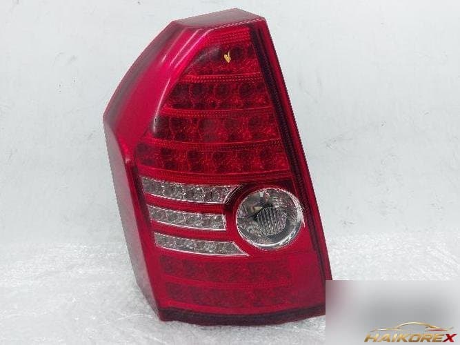 Chrysler 300 2010 — фонарь комбинированный задний левый (водительский)
