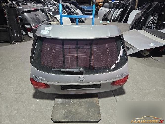 Mercedes-Benz C-Class 2016 — крышка багажника A2057404000