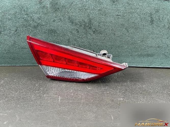 Hyundai Sonata 2012 — накладка крышки багажника левая