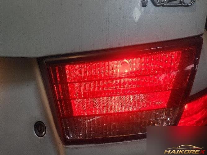 Hyundai Sonata 2007 — накладка крышки багажника с фонарём (92404-3K0)