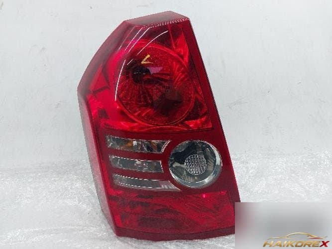 Chrysler 300 2008 — комбинированный фонарь задний левый (водительский) 04806371AB
