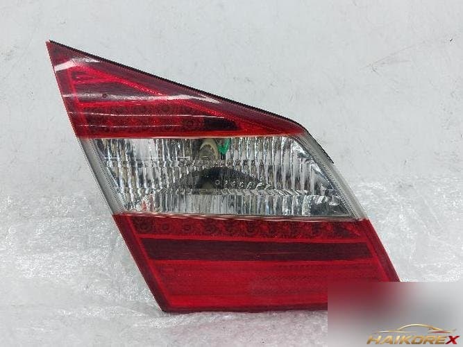 Hyundai Genesis 2012 — накладка крышки багажника левая 92403-3M2
