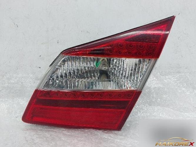 Hyundai Genesis 2012 — накладка крышки багажника с фонарём, правая (92404-3M2)