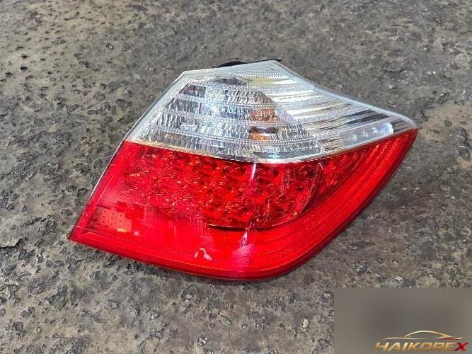 Hyundai Genesis 2008 — комбинированный фонарь задний (правый, пассажирский) 924023M060