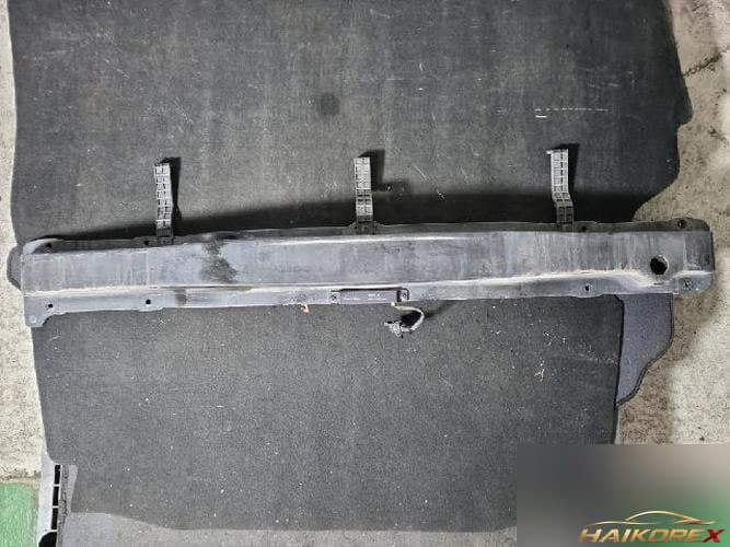 Kia K9 2013 — направляющая бампера задняя 1