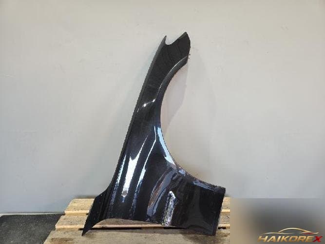 BMW 7 Series 2010 — крыло правое