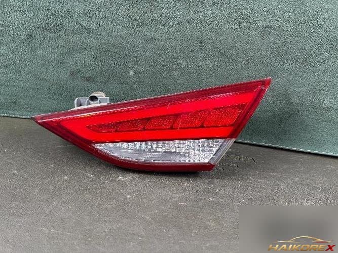 Hyundai Sonata 2011 — накладка крышки багажника с фонарём (1)
