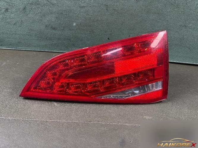 Audi A6 2007 — накладка крышки багажника с фонарём