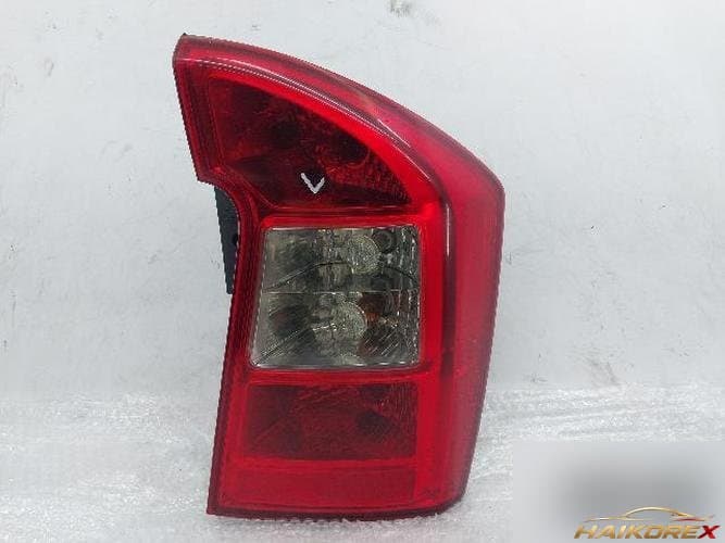 Kia Carens 2009 — комбинированный фонарь задний правый (пассажирский)