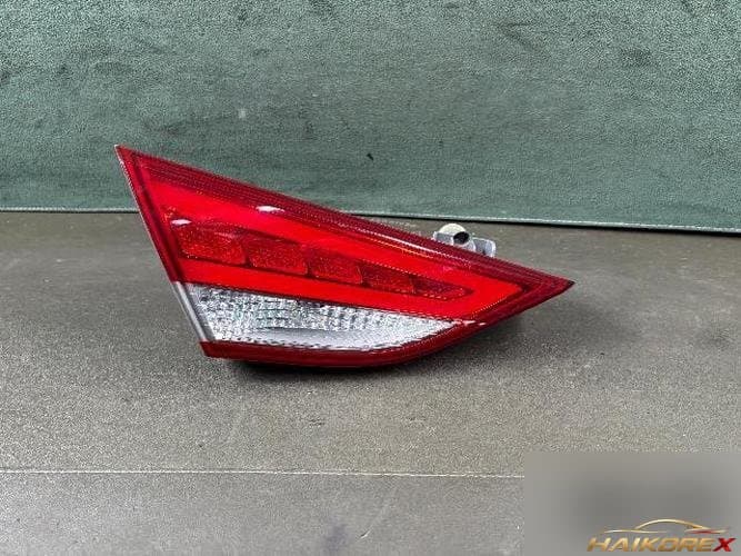 Hyundai Sonata 2013 — накладка крышки багажника левая