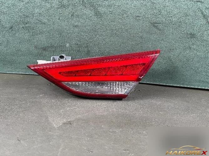 Hyundai Sonata 2013 — накладка крышки багажника с фонарём (2)