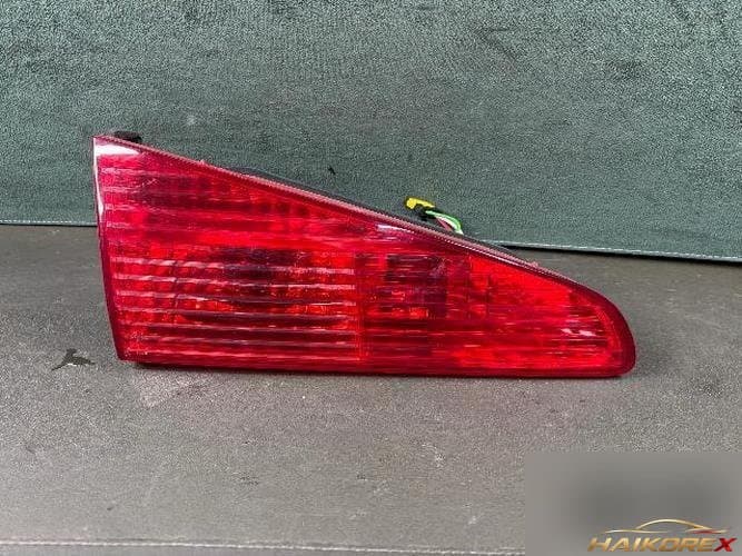 Peugeot 607 2007 — накладка задней двери (левая)